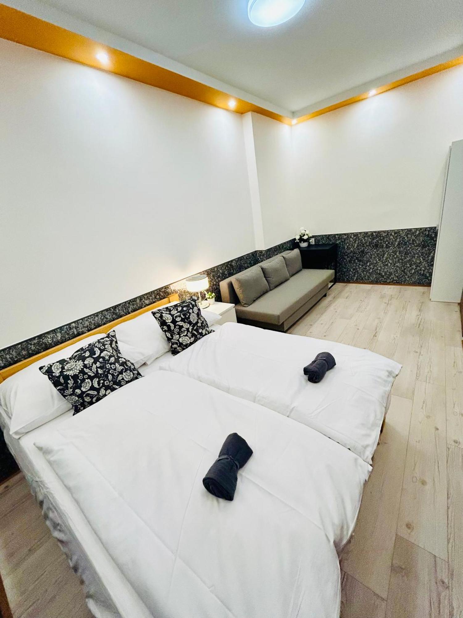 Modern Spacious Apartment In Center Prague Exterior photo